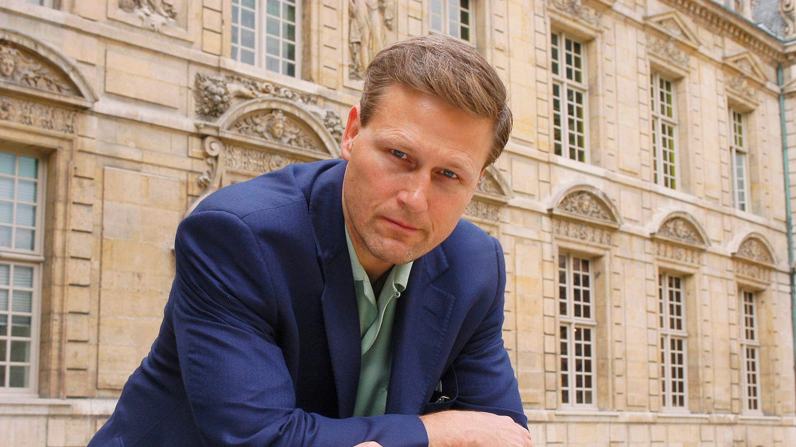 articles/2014/03/19/how-i-write-david-baldacci/140318-charney-write-tease_nx0zam