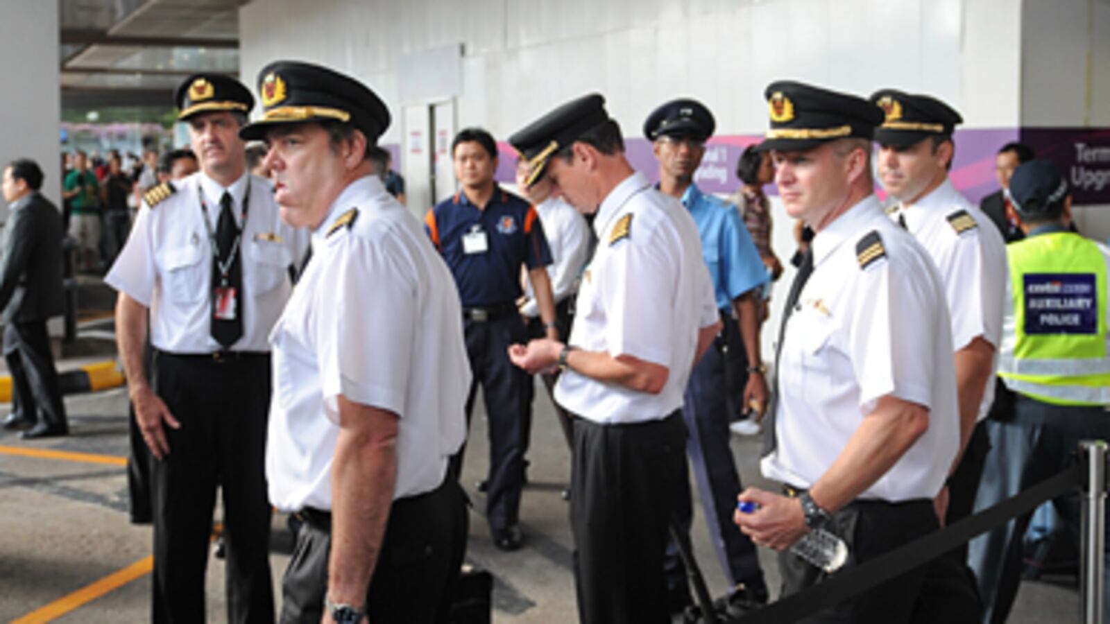 articles/2010/11/23/tsa-pat-downs-body-scanners-more-pilots-secret-security-doubts/weber-pilots_143367_vxiynr