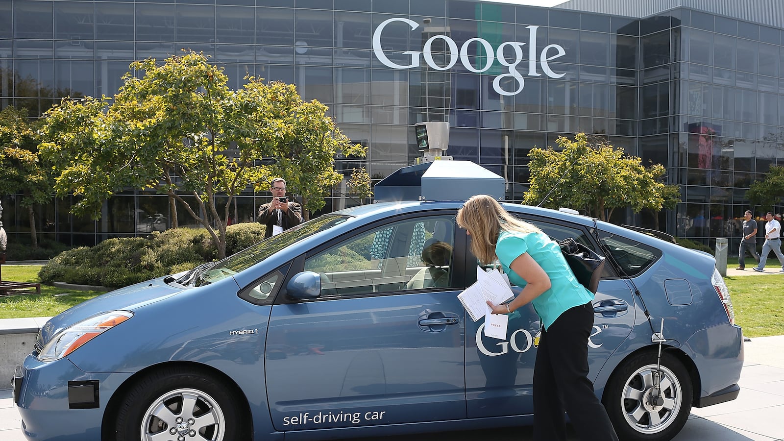 articles/2013/01/16/google-audi-toyota-and-the-brave-new-world-of-driverless-cars/130115-Haglage-driverless-cars_kzxfej