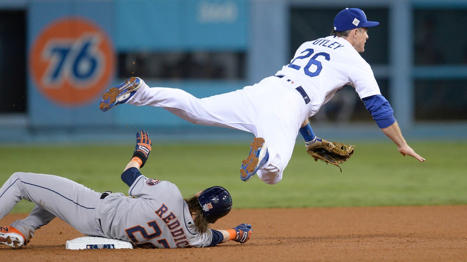 171031-dodgers-beat-astros-7-cheat_oo3gi2