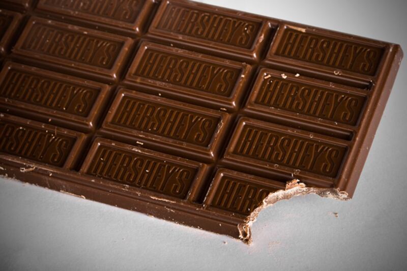 galleries/2011/10/14/most-fattening-halloween-candy-snickers-twix-kit-kat-candy-corn-photos/deadliest-halloween-candy-most-fattening-gal-hersheys_hpsiey