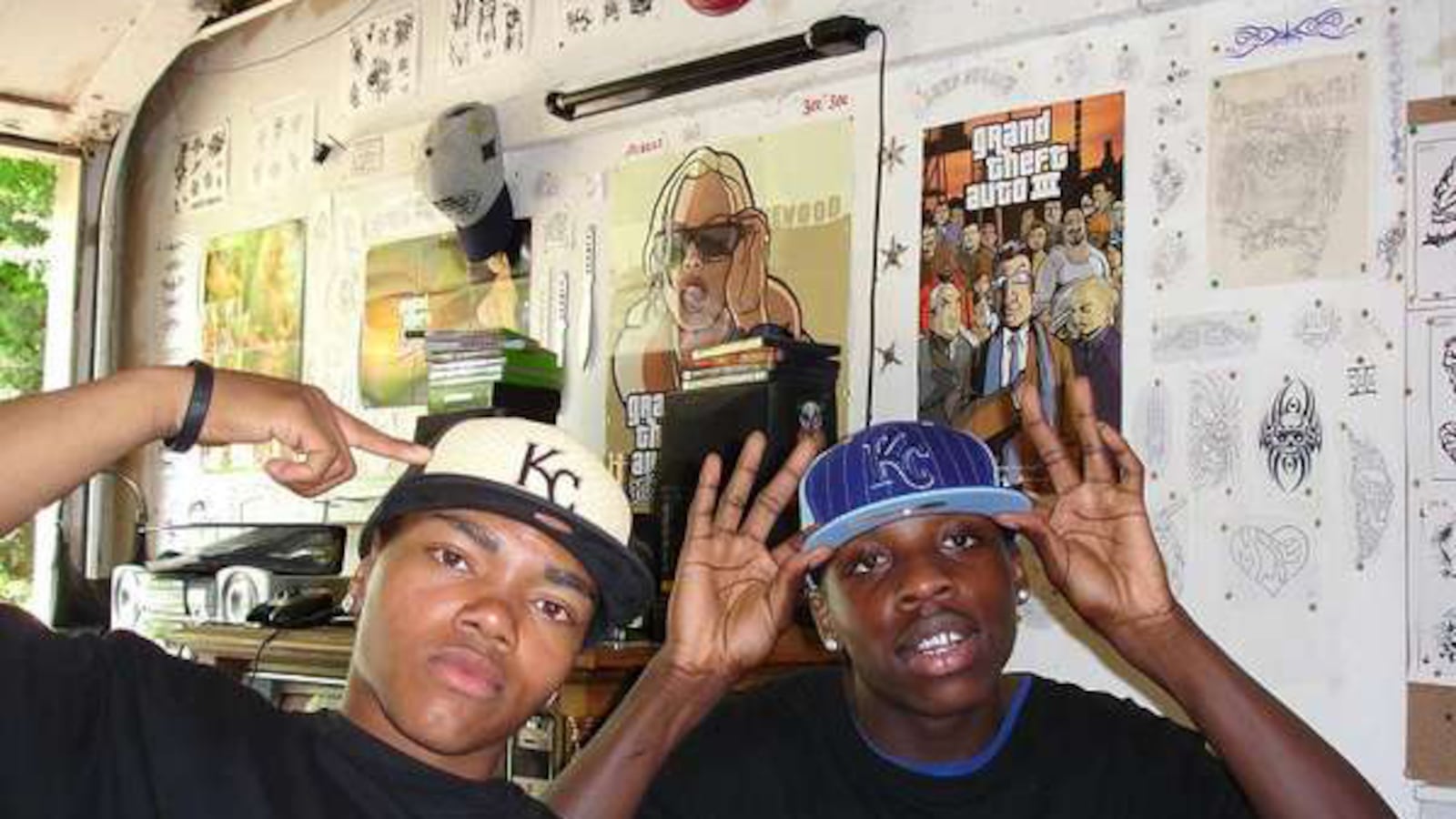 articles/2016/07/18/baton-rouge-cop-killer-gavin-long-recorded-himself-telling-black-men-in-dallas-to-wake-up-after-attack-on-police/160718-nestel-gavin-long-tease_iq3zso