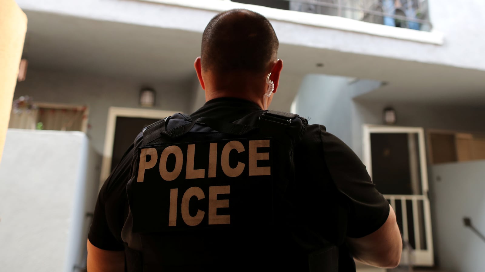 2020-03-02T013039Z_51741820_RC2DBF9EVIXK_RTRMADP_3_USA-IMMIGRATION_fky8jc