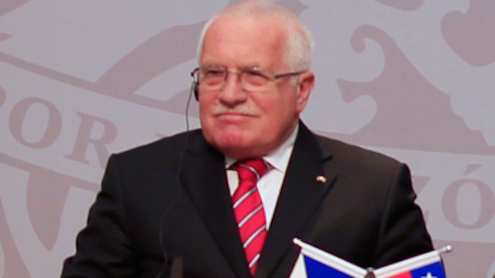 cheats/2011/04/13/czech-president-caught-stealing-pen/vaclav-klaus_m9ihu2