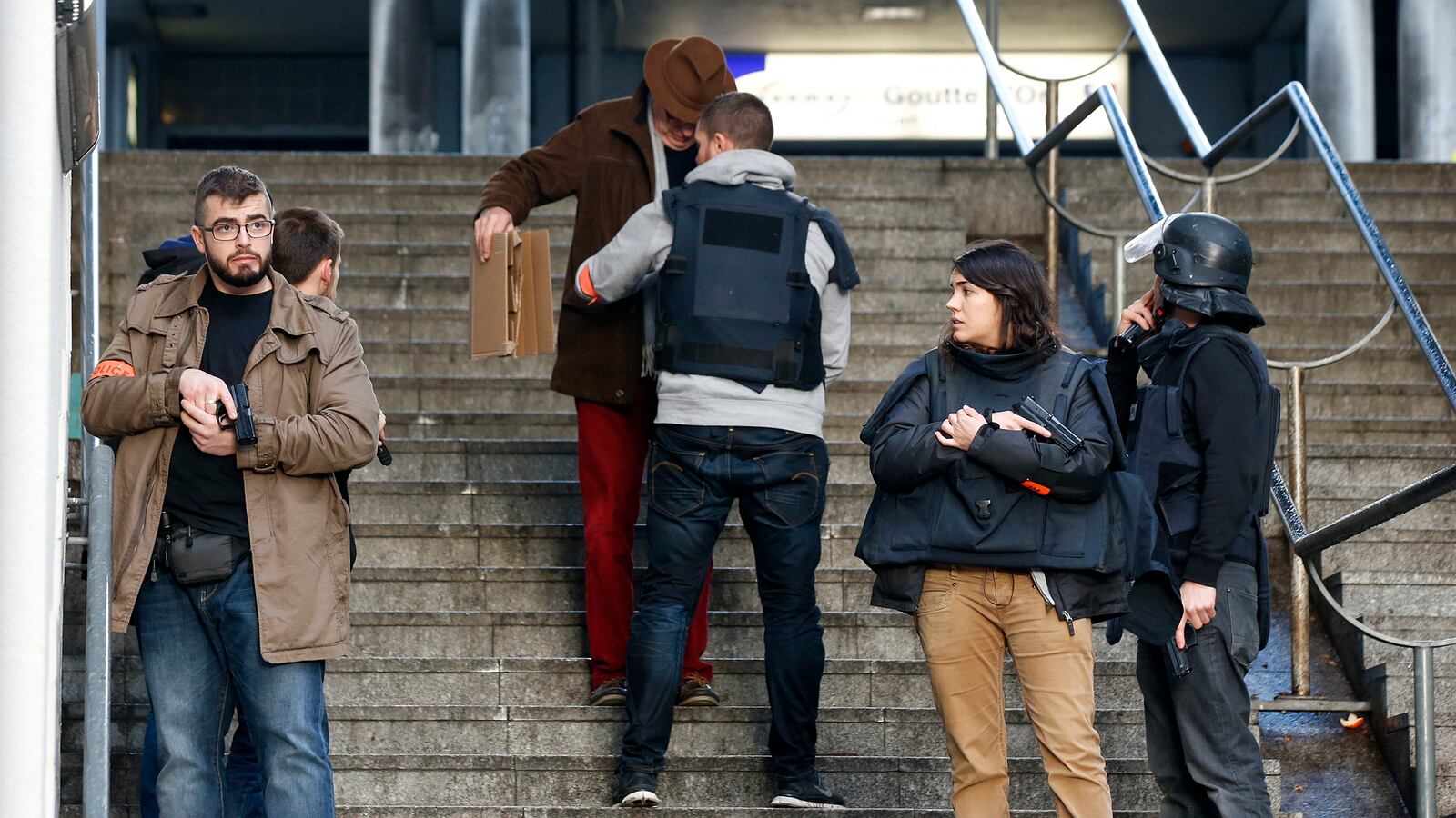 cheats/2016/01/07/paris-attack-foiled-on-hebdo-anniversary/160106-paris-alert-cheat_tzdp1o