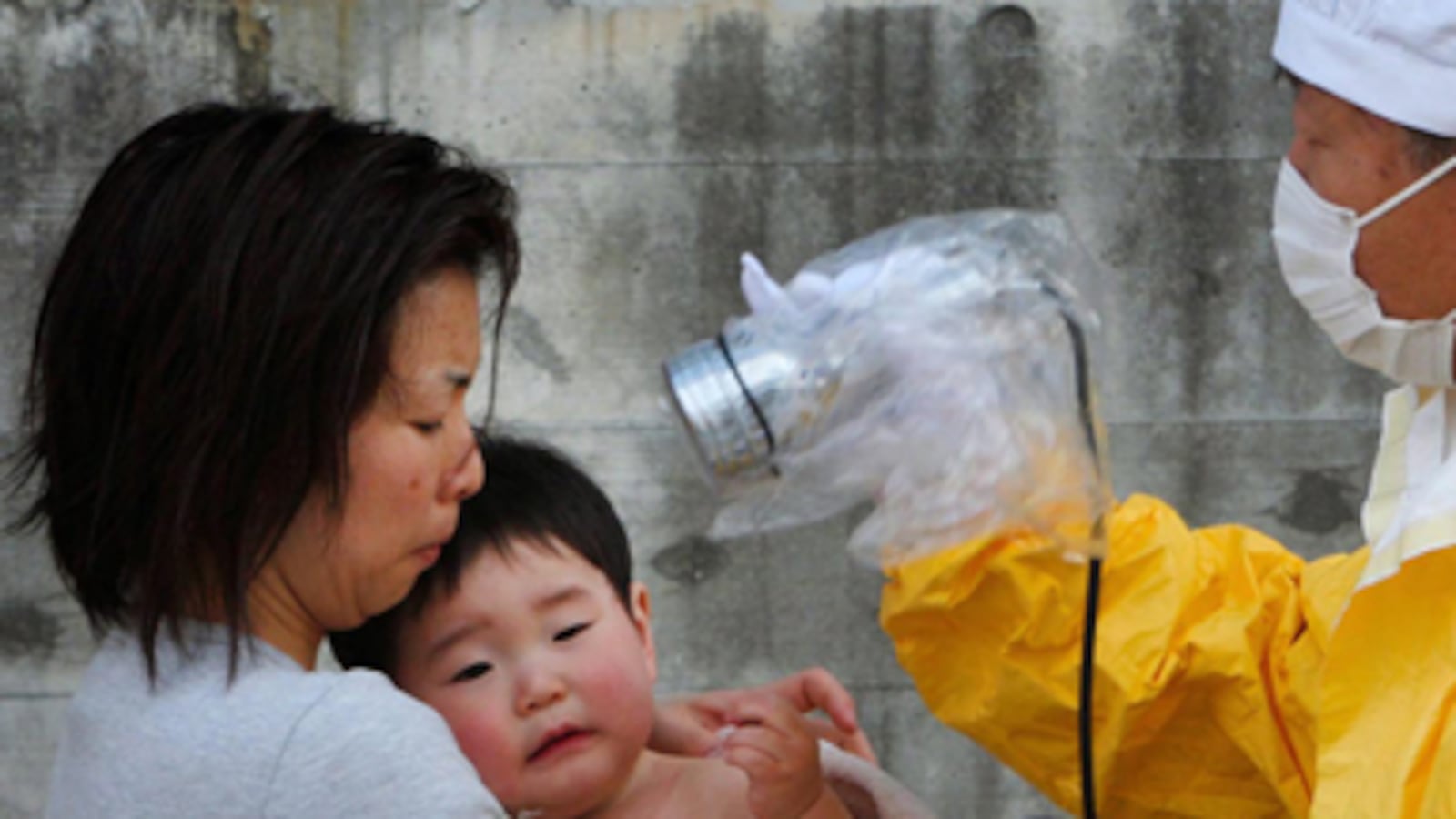 articles/2011/03/15/japan-tsunamis-how-nuclear-radiation-could-affect-fetuses/salario-japan-radiation-babies_166759_j0zbee