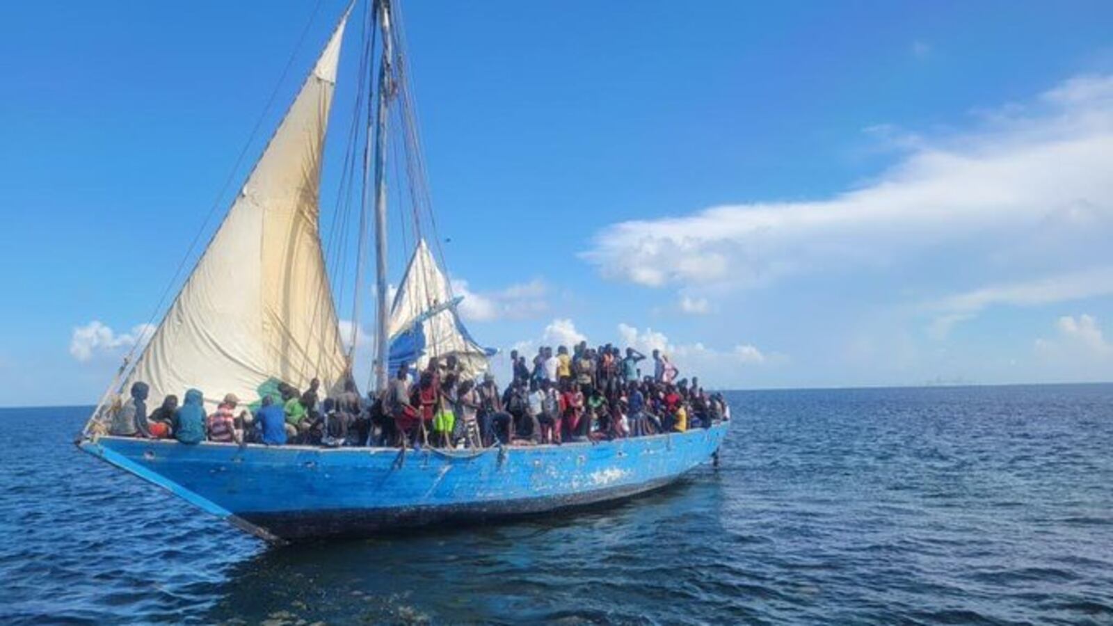 migrant_boat_v9usmd