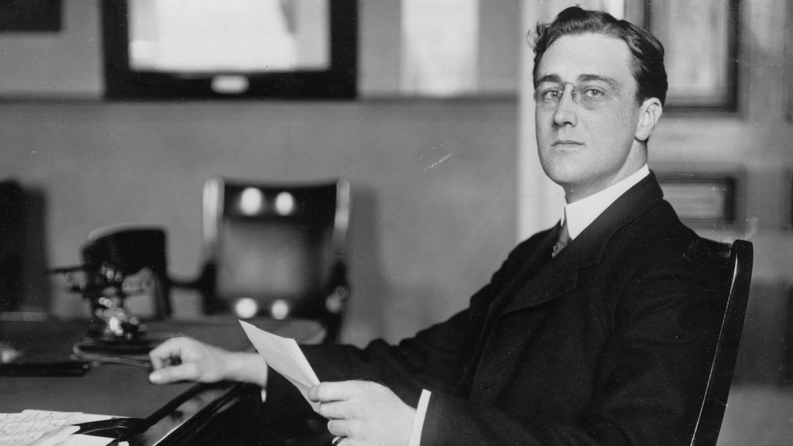 articles/2013/10/17/portrait-of-fdr-as-a-young-man-how-he-became-a-radical/131016-kaye-fdr-tease_d8f618