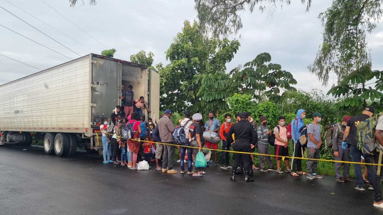 2021-10-09T204715Z_423807206_RC2K6Q9YBN3Q_RTRMADP_3_USA-IMMIGRATION-GUATEMALA_dgtayu