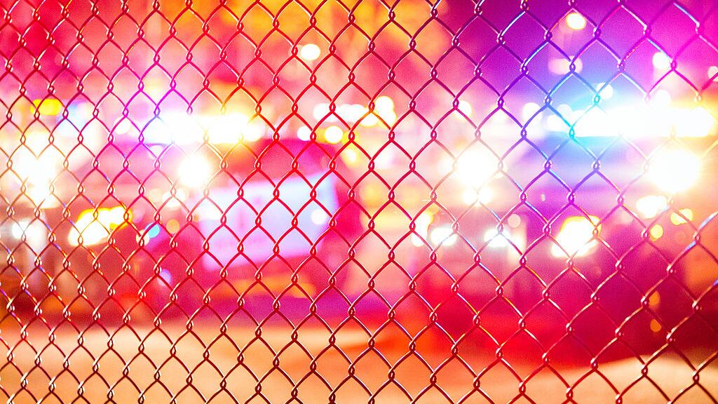 1024px-Red_and_Blue_Lights_-_BLM_4th_Precinct_Minneapolis_Police__23493416345_alxcvp