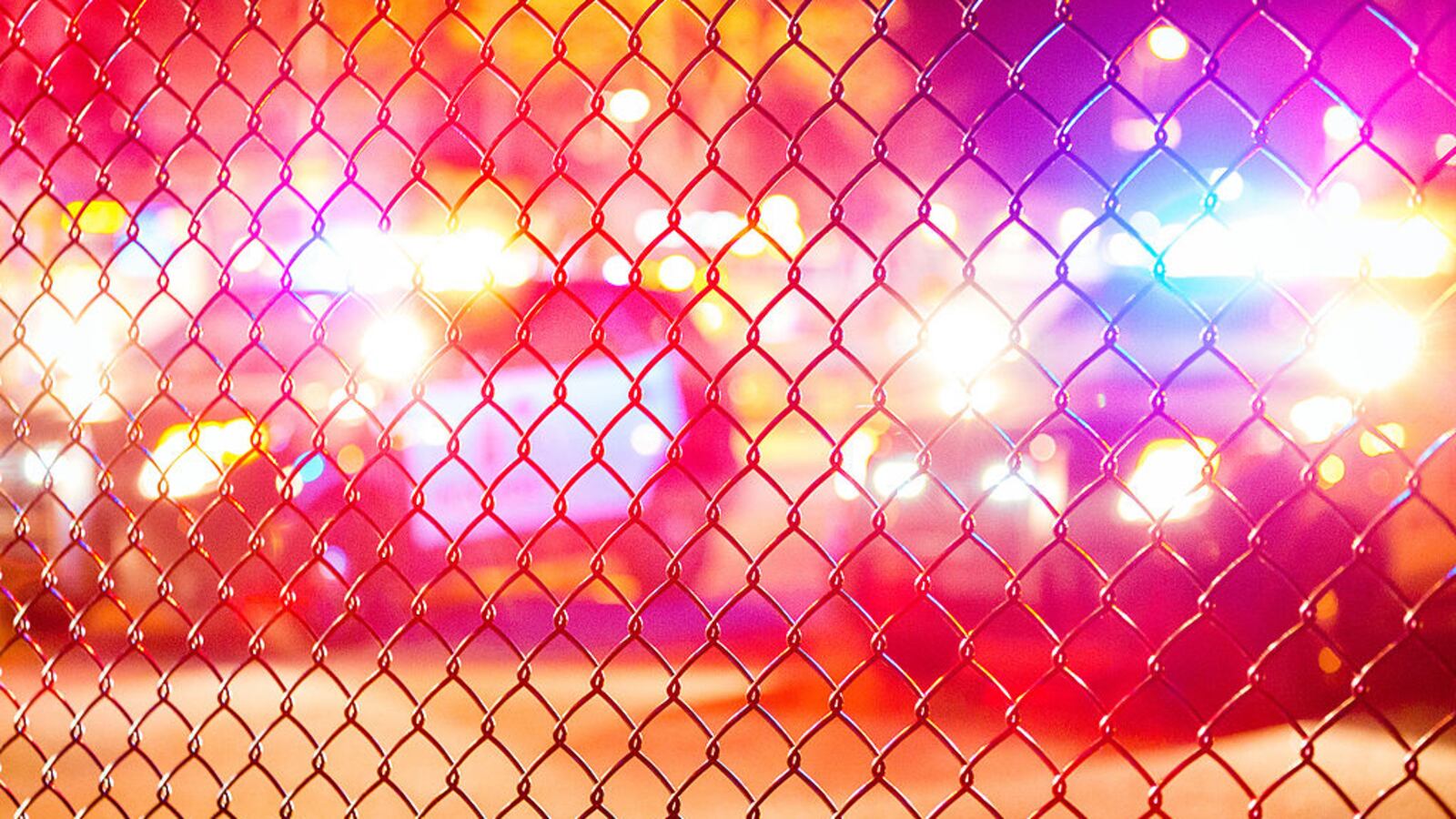 1024px-Red_and_Blue_Lights_-_BLM_4th_Precinct_Minneapolis_Police__23493416345_alxcvp