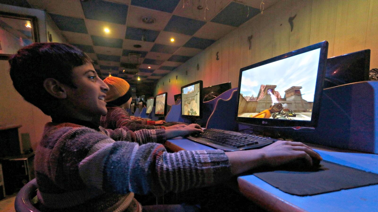 cheats/2016/10/18/syrian-telecom-announces-10-day-internet-blackout/161018-syria-internet-cheat_z1z7ru