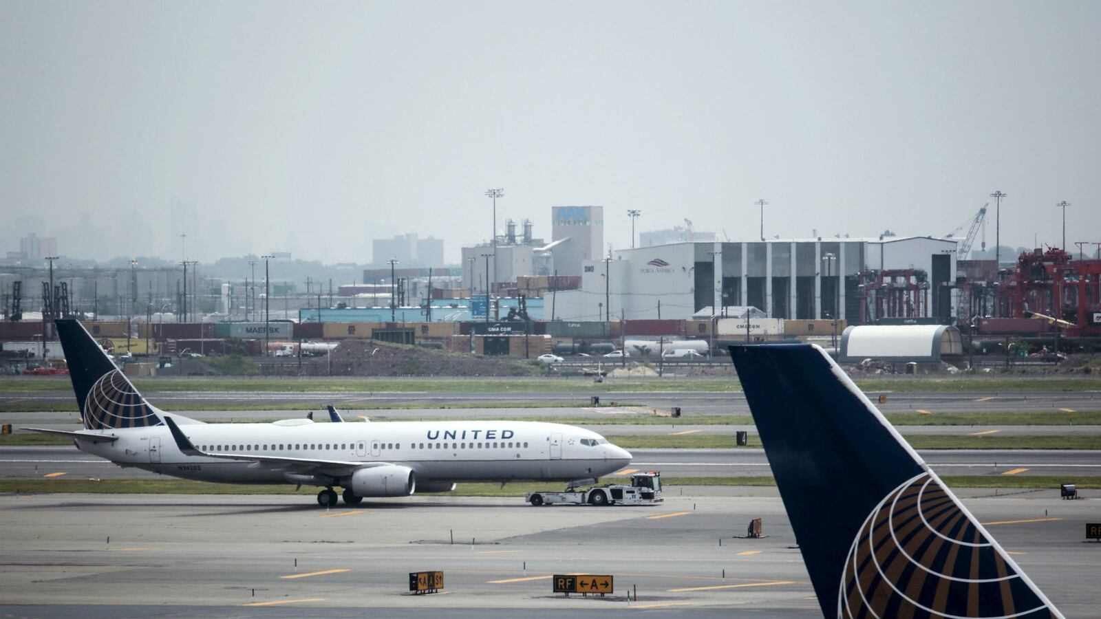 cheats/2015/07/10/pilot-disposes-live-ammo-in-plane-toilet/150710-united-airlines-pilot-cheat_nkwtsb