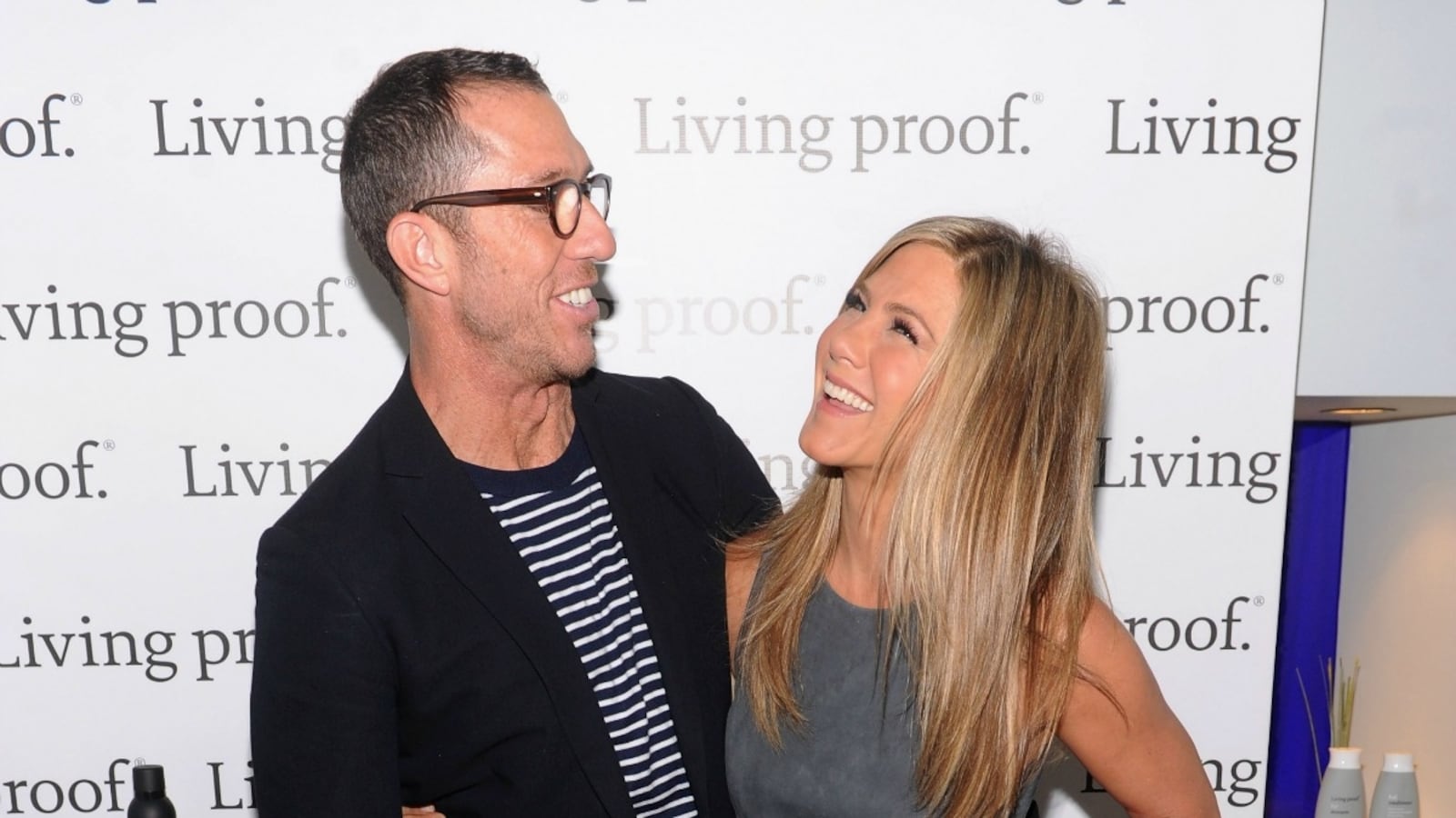 cheats/2013/05/11/aniston-stylist-was-high-when-he-created-the-rachel/aniston-hair-high-cheat_ojdt6h