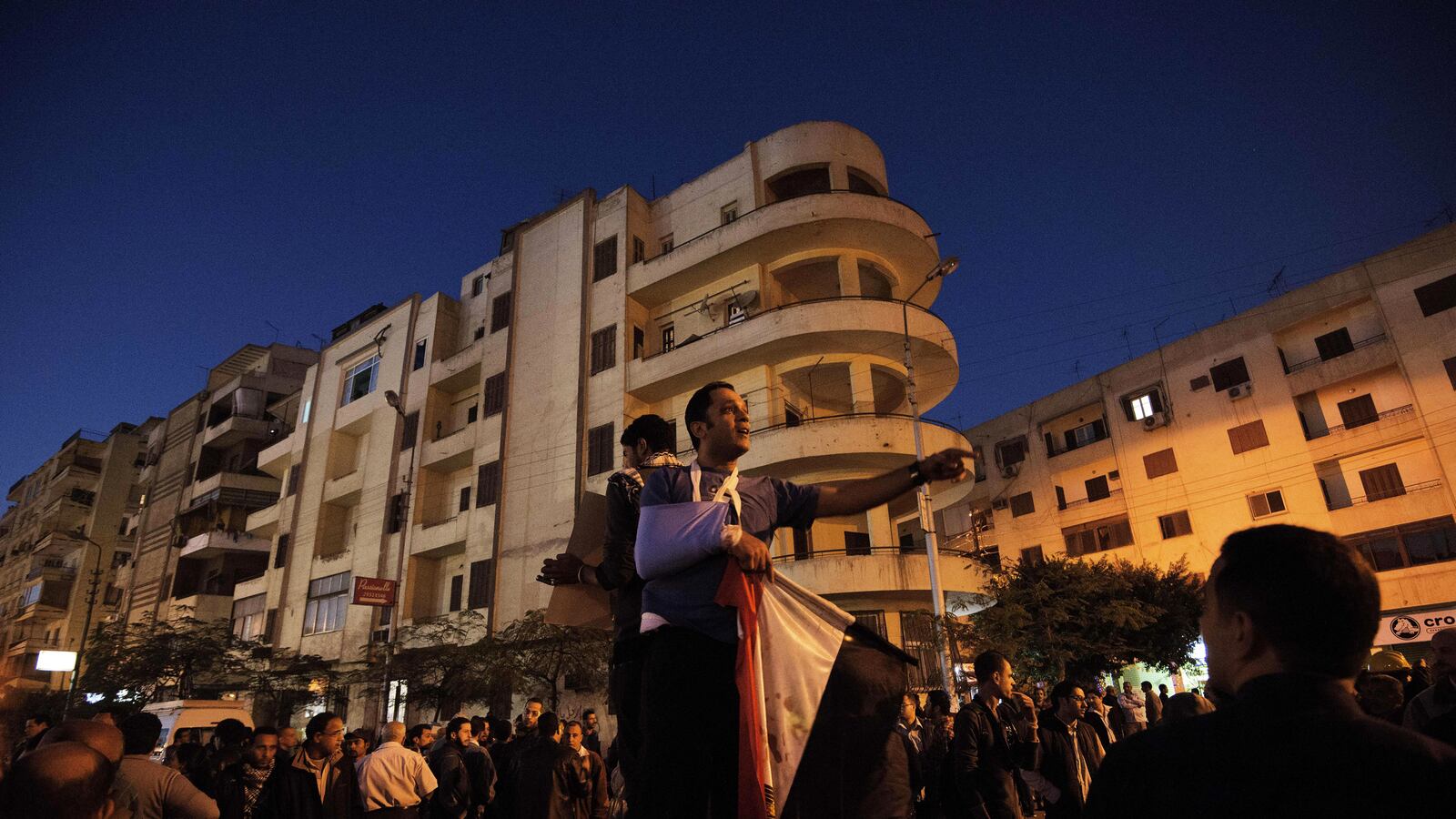 articles/2012/12/07/mohamed-morsi-loses-support-as-protests-rage-in-cairo/egypt-next-giglio_ebk3pc