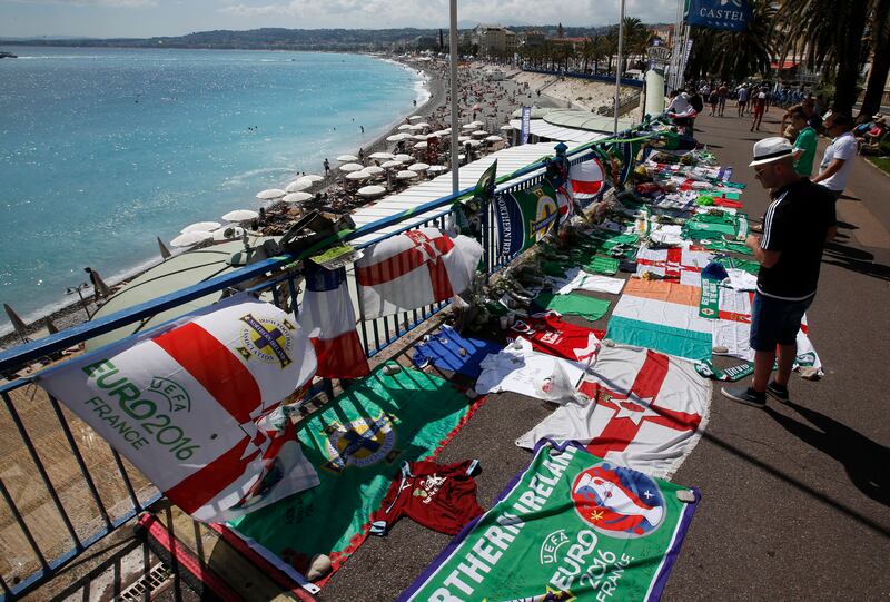 galleries/2016/07/15/world-mourns-tragedy-in-nice-france-photos/160715-mourning-nice-08_yjwftq