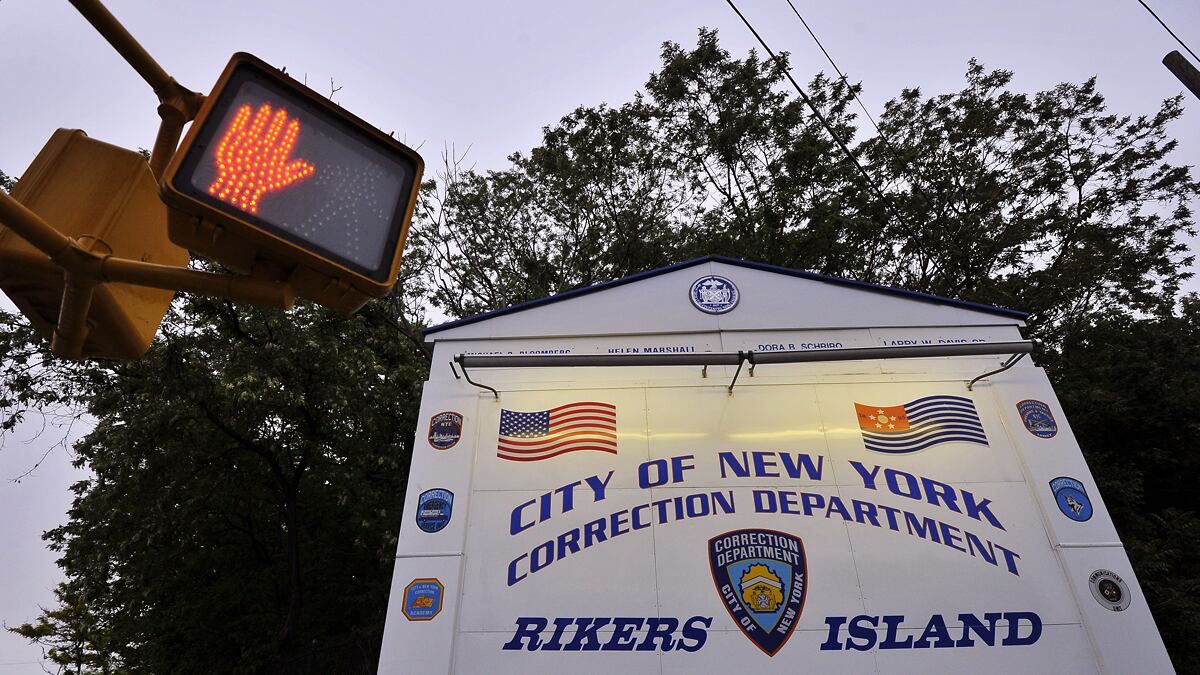 cheats/2011/08/27/prisoners-to-remain-at-nyc-s-rikers-island/irene-rikers-island-cheat_nphyuz