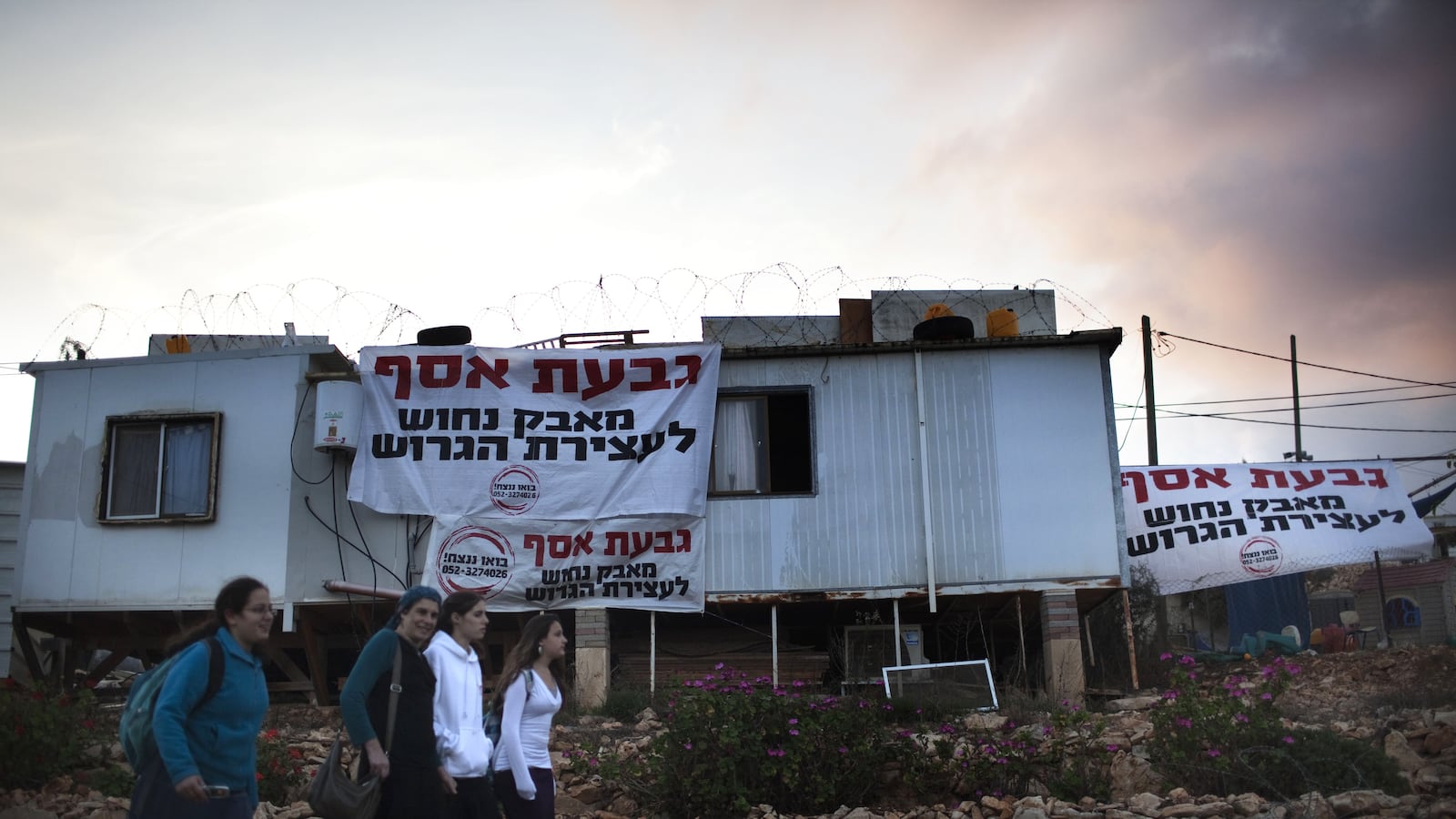 articles/2013/05/17/israel-legalizes-outpost-settlements/givat-asaf-openz_aialqk