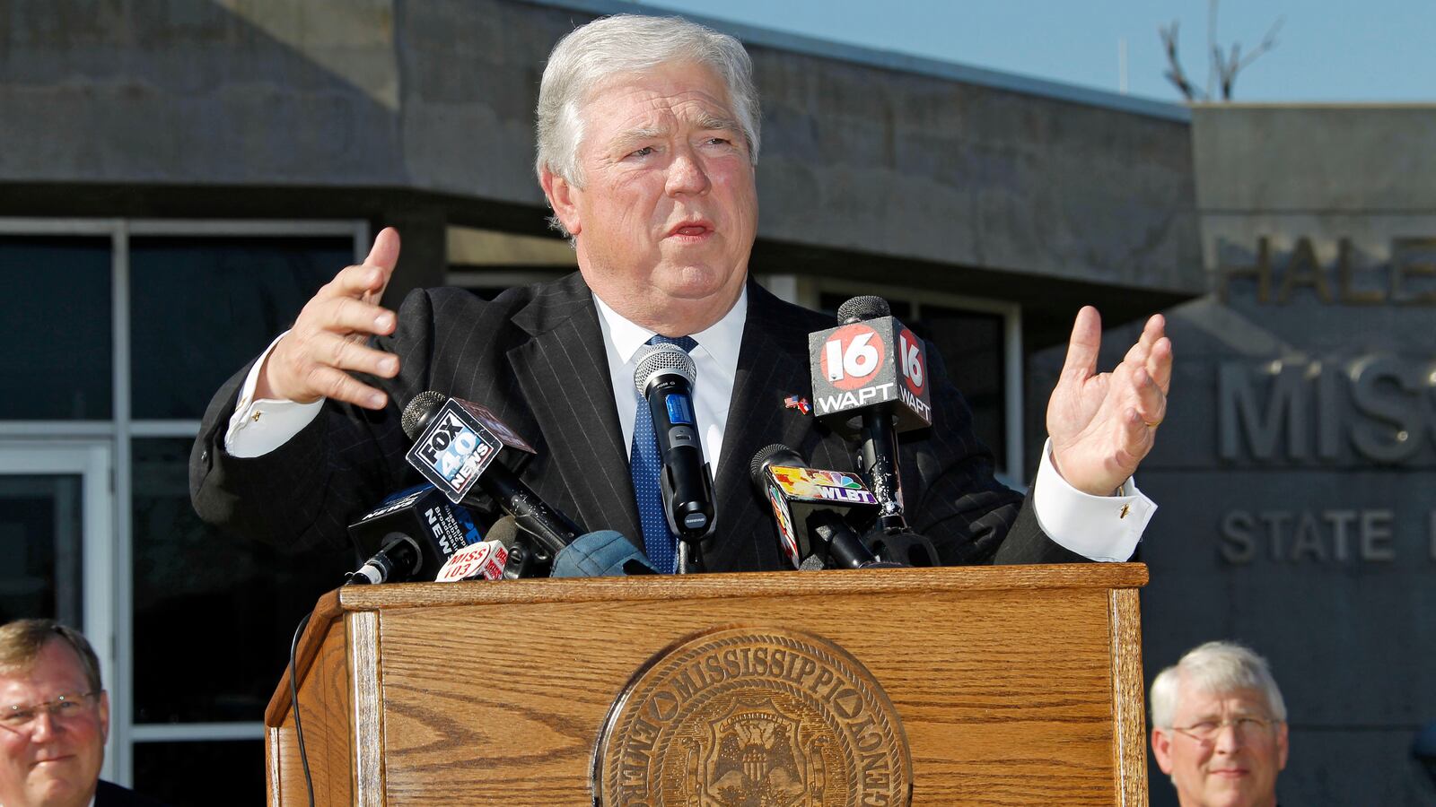 cheats/2012/01/11/court-blocks-barbour-s-pardons/haley-barbour-pardons_cf0se6