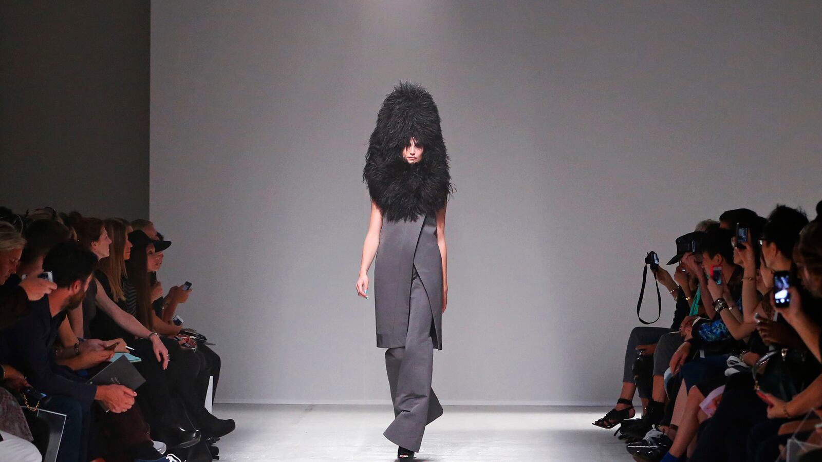 articles/2013/09/25/gareth-pugh-spring-summer-2014-collection/130925-gareth-pught-tease_yoxg6a