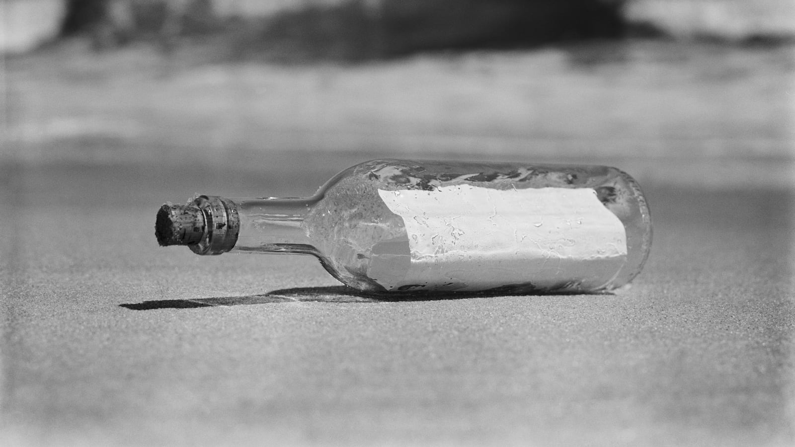 UNITED STATES - CIRCA 1950s: Message in bottle on shore. (Photo by H. Armstrong Roberts/Retrofile/Getty Images)
