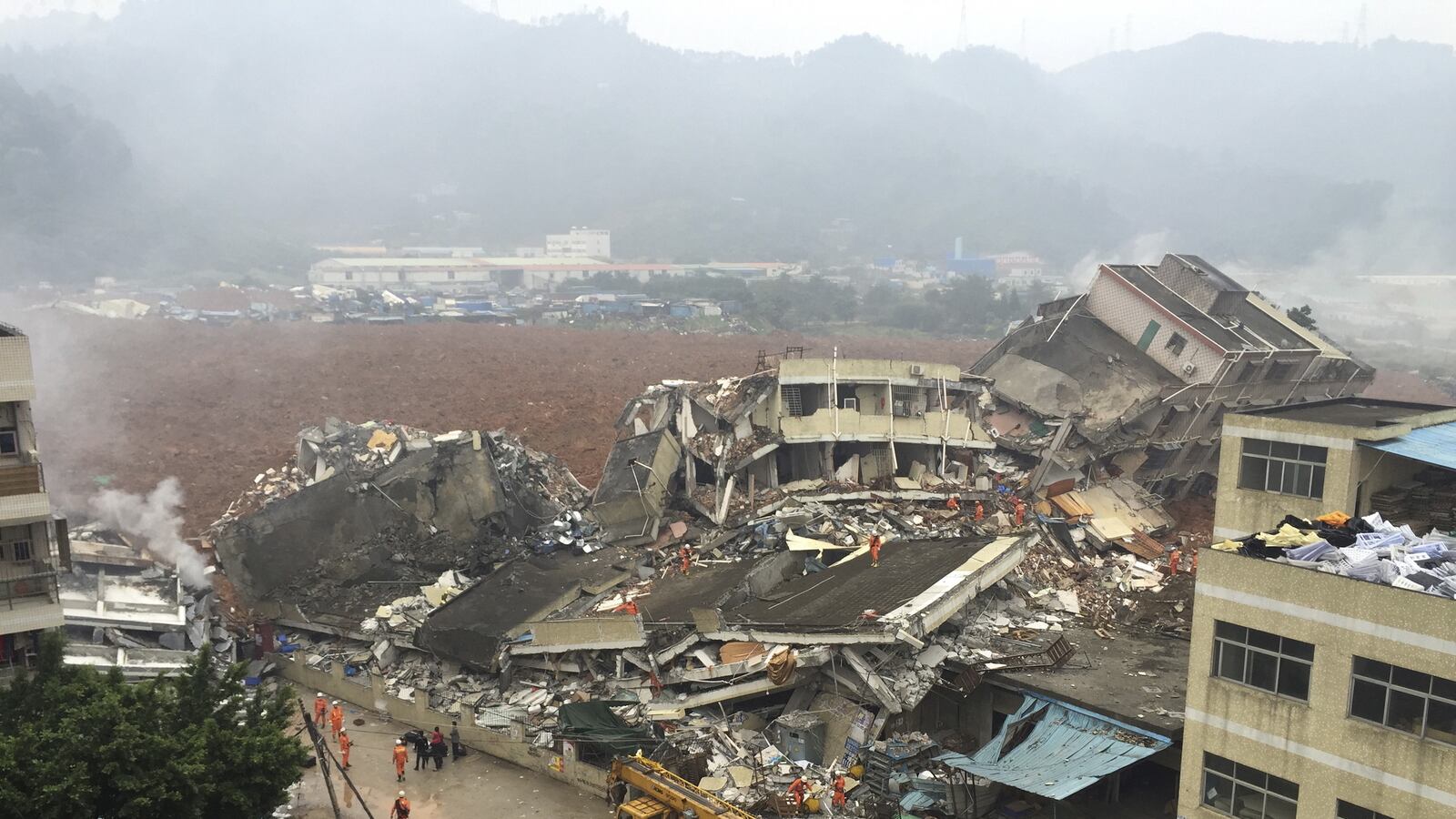 cheats/2015/12/20/22-buildings-collapse-in-china-landslide/151220-landslide-cheat_bgqxdh