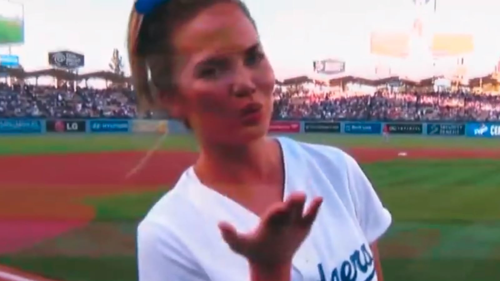 articles/2014/08/07/viral-video-of-the-day-chrissy-teigen-s-drunken-dodger-pitch/140807-VV-Teigen-firstpitch-tease_gvun0b