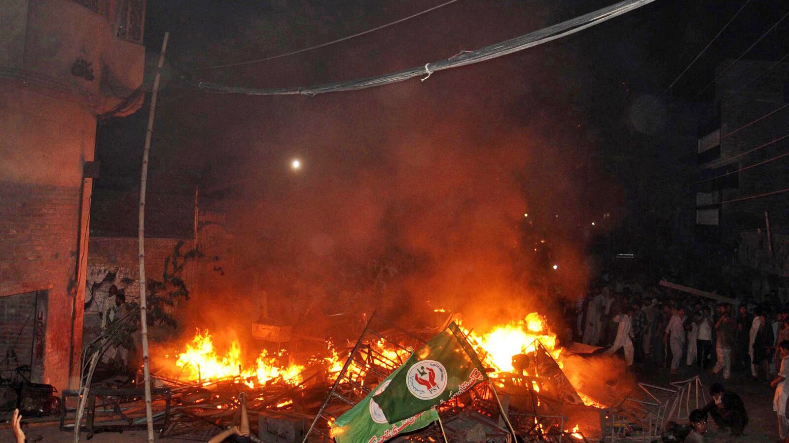 articles/2014/07/29/social-media-is-deadly-in-pakistan/140729-resnick-pakistan-tease_apoygi