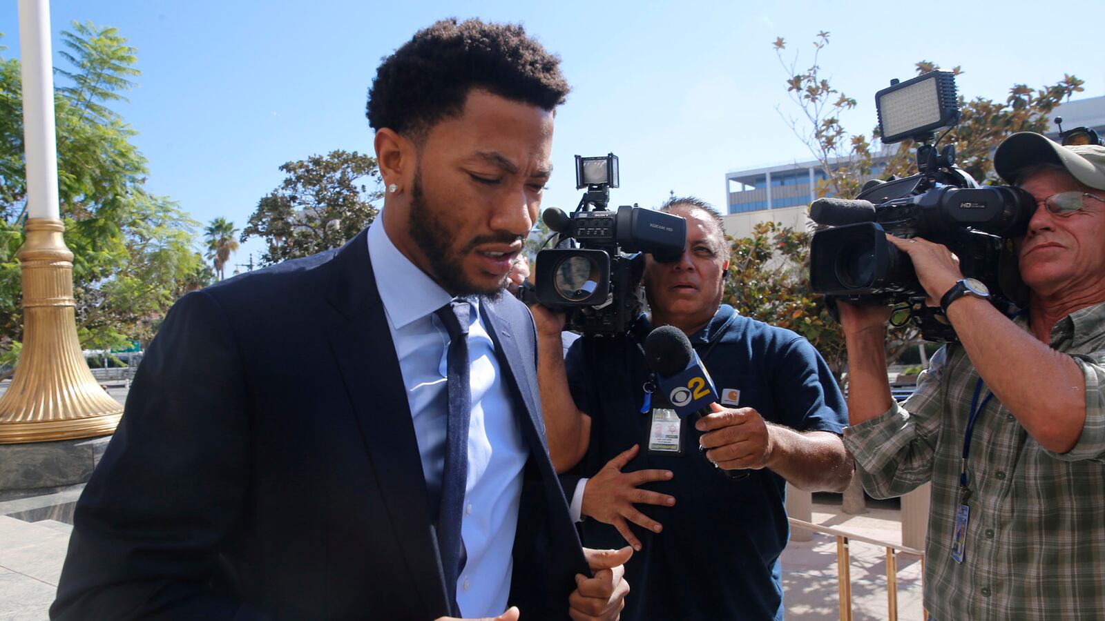 articles/2016/10/19/texts-saved-derrick-rose-in-rape-trial/161011-nestel-derrick-rose-tease_se6lev