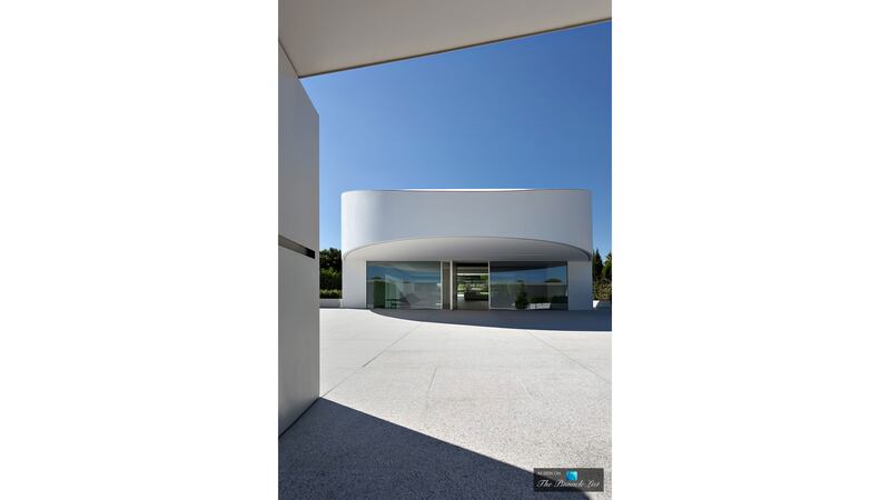 171230-mcnearney-omg-i-want-this-house-casa-bilant-06_o1hz8y