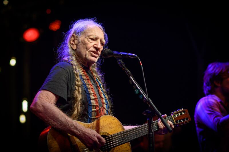 galleries/2015/03/20/closing-out-sxsw-with-willie-nelson/150320-joiner-nelson1_mfclle