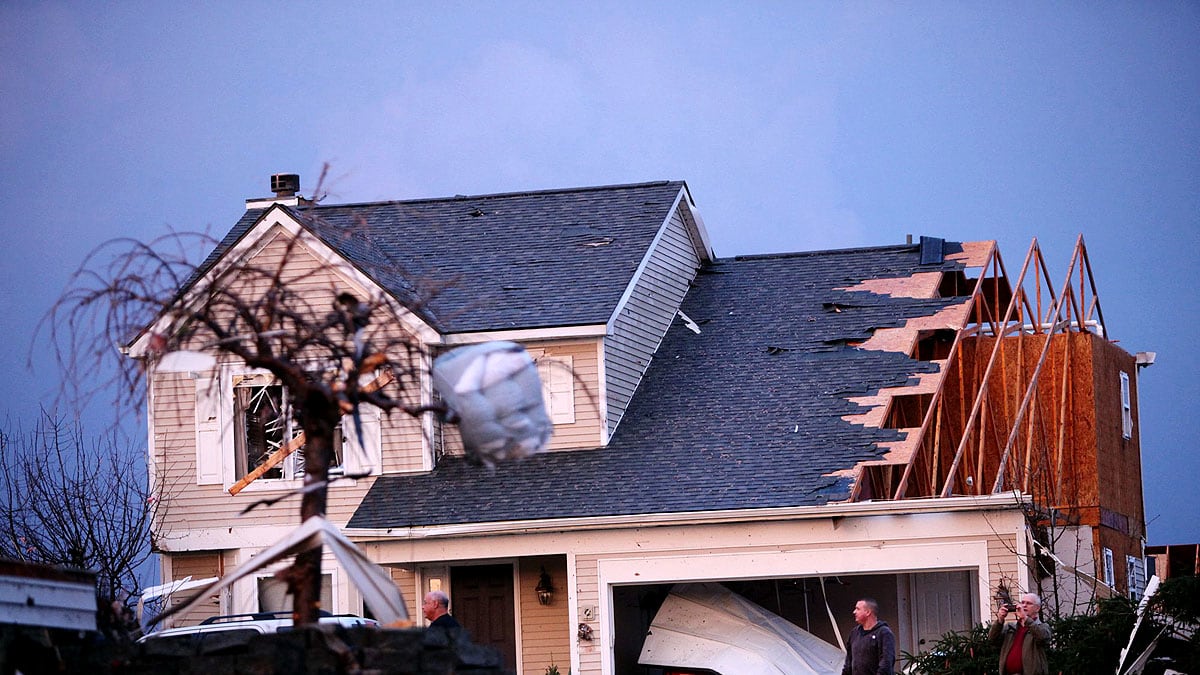 cheats/2012/03/16/tornado-wreaks-havoc-in-michigan/michigan-storms-cheat_tuazed