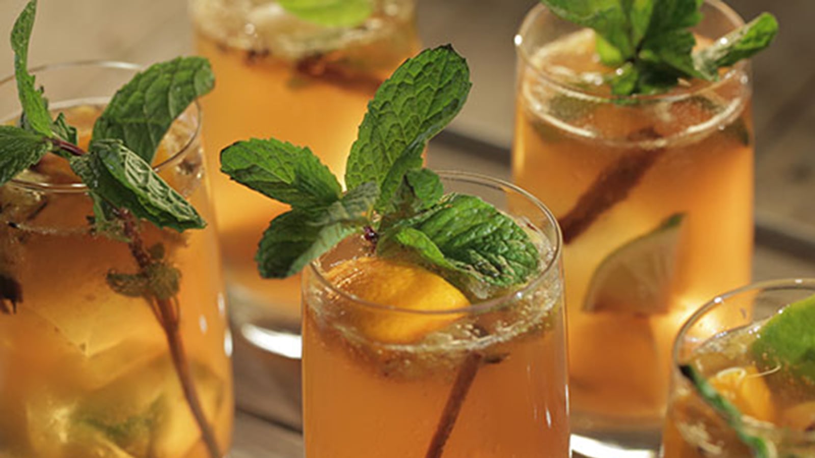 articles/2016/09/05/the-art-of-pairing-cocktails-barbecue/160902-rothbaum-bbq-cocktails-tease_cosit0