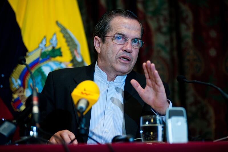 articles/2013/06/26/ecuador-needs-u-s-aid-will-they-risk-it-all-with-snowden/130626-margolis-ecuador-tease_sm9usi