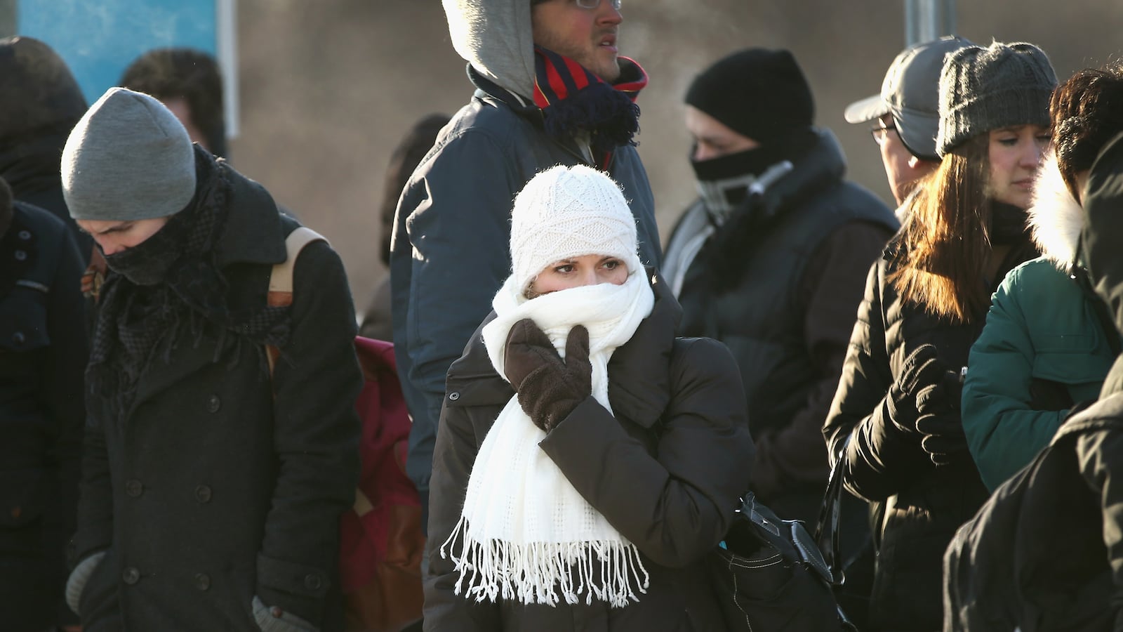 articles/2014/01/08/why-everything-from-frigid-temperatures-to-lightning-can-induce-migraines/140107-dickson-headache-tease_qugkh4