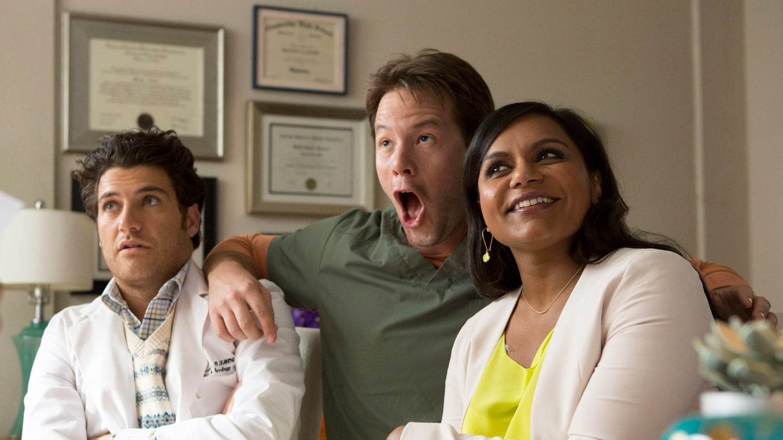 articles/2014/09/16/inside-the-mind-of-the-mindy-project-s-resident-weirdo-ike-barinholtz/140916-fallon-ike-barinholtz-tease-new_siy73x