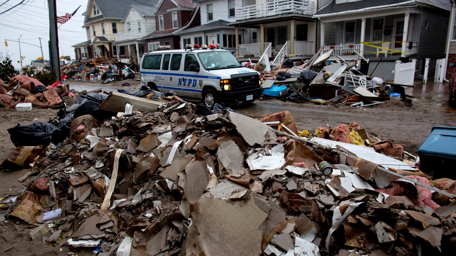 cheats/2012/11/08/doctors-without-borders-in-queens/sandy-doctors-without-borders-rockaway-cheat_zykx45