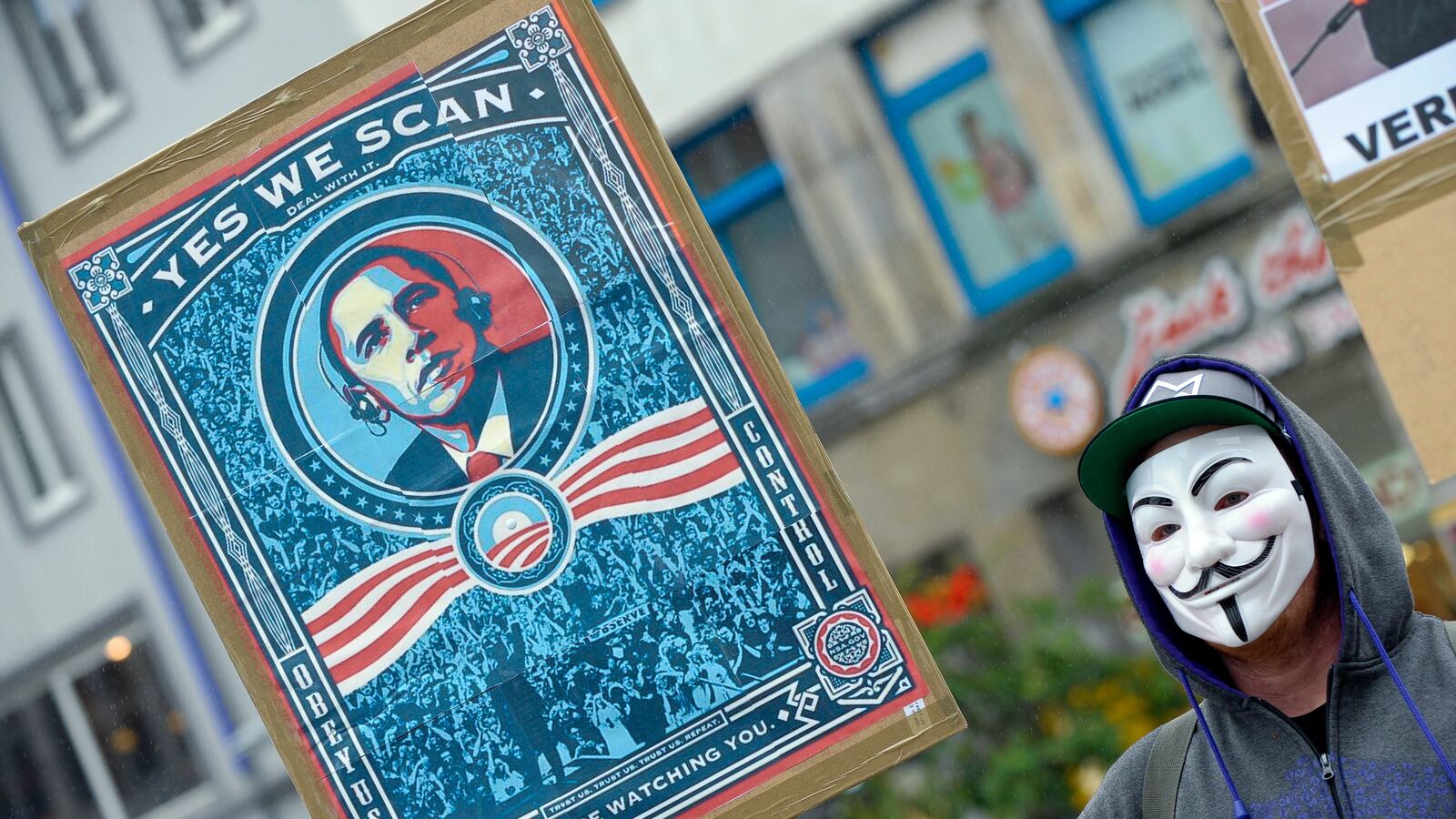 cheats/2013/06/30/magazine-u-s-bugged-eu-offices/130630-EU-NSA-cheat_p03zjl