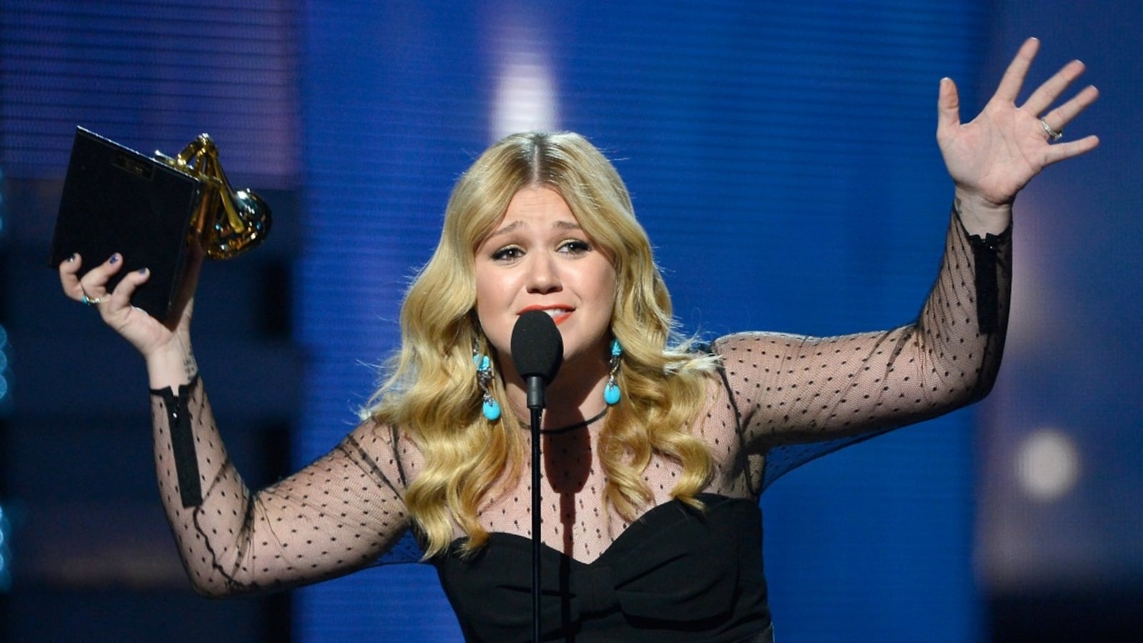 articles/2013/05/22/american-idol-may-bring-back-contestants-as-judges-who-they-should-sign/fallon-idol-tease_f4pcg7