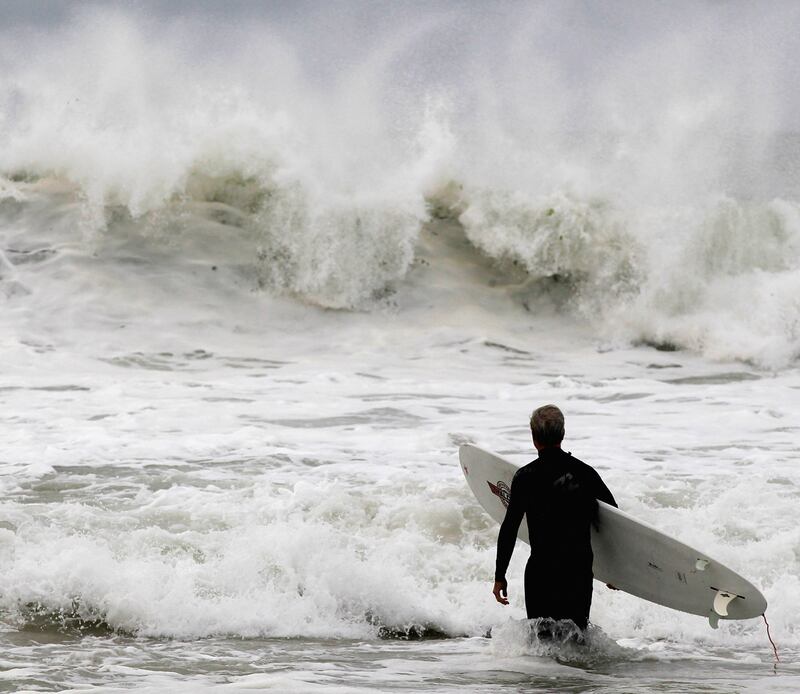 articles/2012/10/30/the-case-against-surfing-hurricane-sandy/surfing-sandy-box_awnbdx