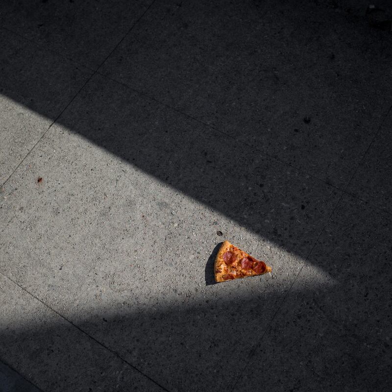 galleries/2014/03/15/pizza-in-the-wild-jonpaul-douglass-photographs-our-favorite-food-in-nature/140312-shadow_pizza_zrgpvu