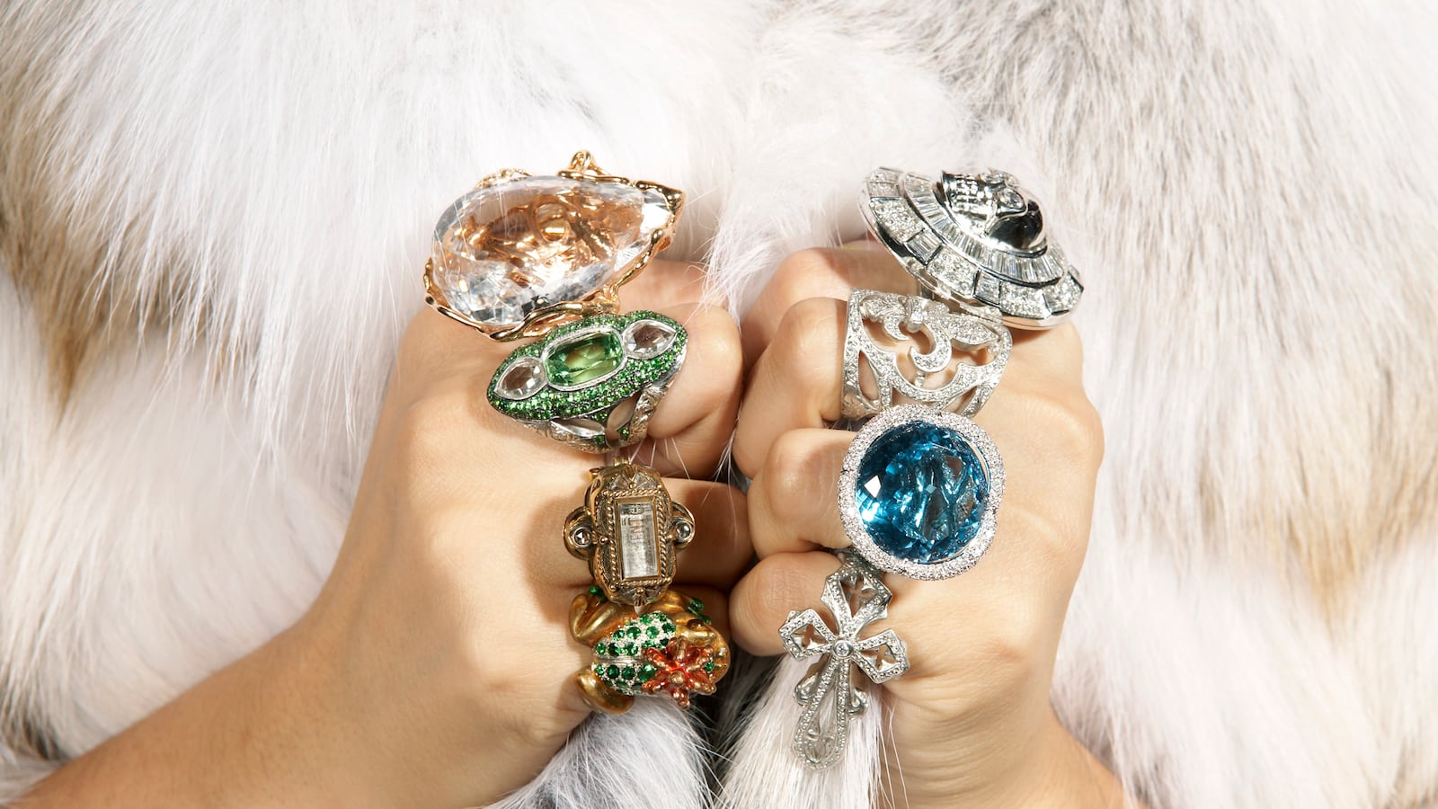 articles/2014/11/11/russia-s-gold-digger-academy/141110-pomerantsev-golddigger-tease_mllkhu