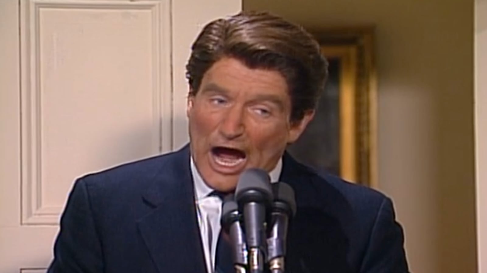 articles/2014/08/13/the-political-passion-of-robin-williams-from-reagan-bashing-to-aids-prevention/140812-swin-williams-tease_xtuzsr