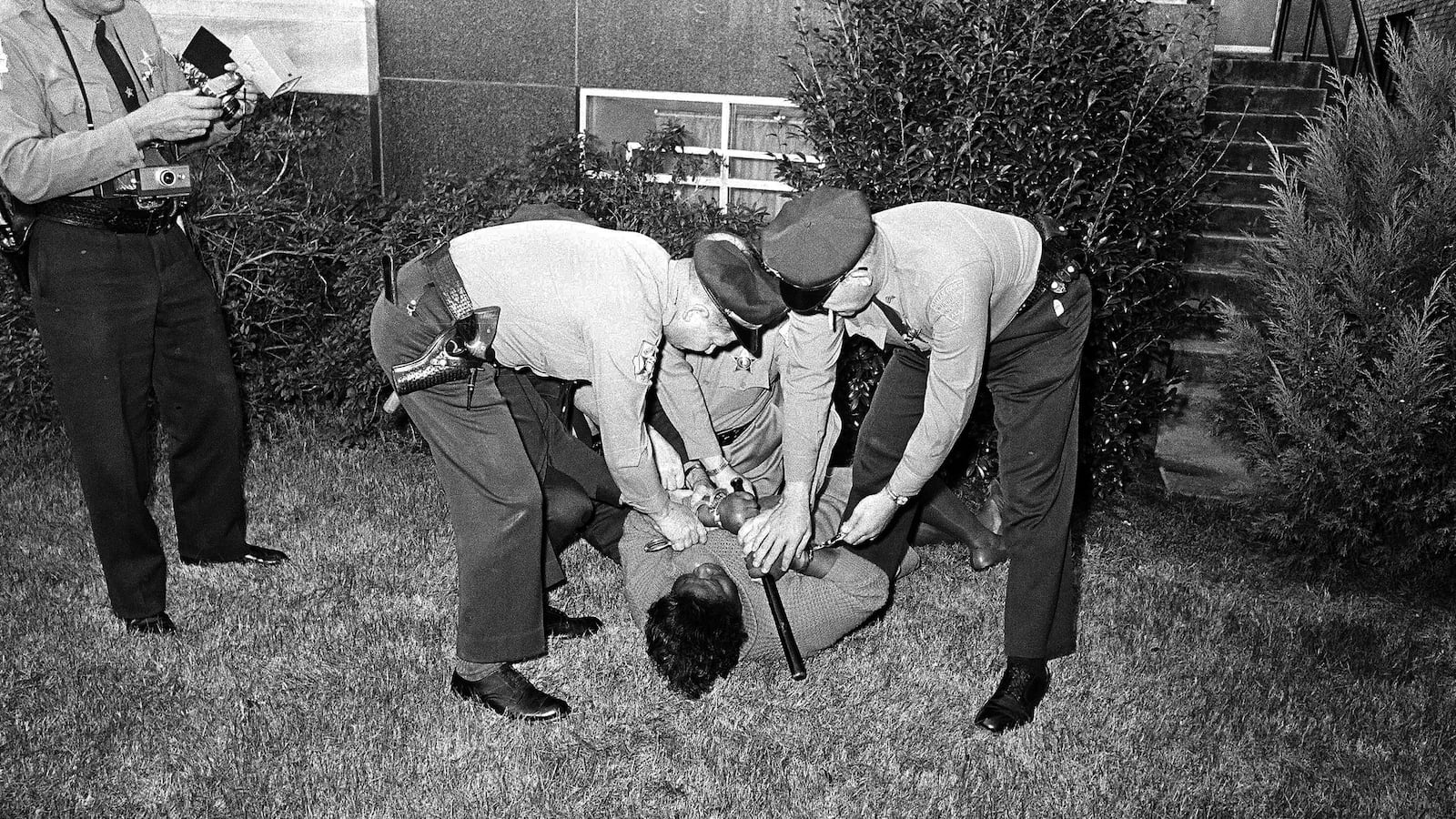 articles/2015/02/18/the-riot-that-sparked-the-selma-march/150217-may-selma-riots-tease_qyv6sy