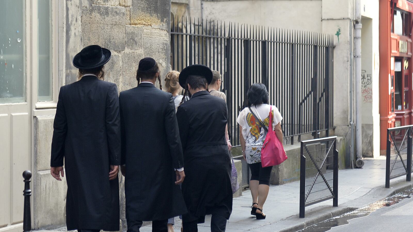 articles/2014/09/02/paris-s-nouveau-yiddish-culture/140902-samama-yiddish-tease_d3yh7a