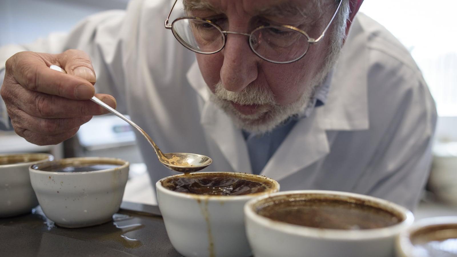 articles/2015/05/17/meet-the-king-of-the-cult-of-dunkin-donuts/150425-joiner-dunkin-donuts-tease_kzff6n