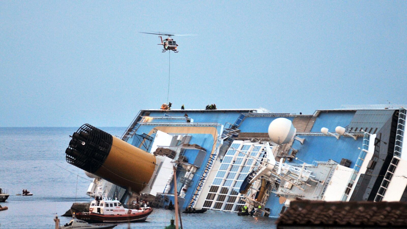 cheats/2012/01/20/costa-concordia-rescue-halted-again/shipwreck-italy-rescue-halted-again-cheat_b9ypfx
