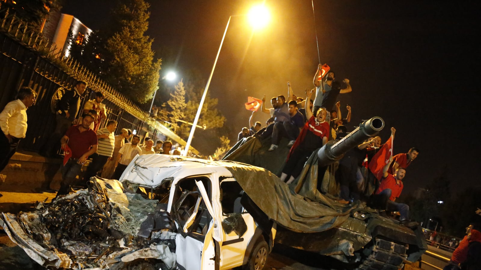 galleries/2016/07/15/turkey-under-martial-law/160715-turkey-coup-photo-tease_hmtjf6