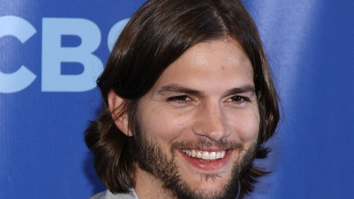 cheats/2011/08/04/two-and-a-half-men-reveals-kutcher-s-role/ashton-kutcher-sitcom-charlie-sheen-cheat_uz0rh9