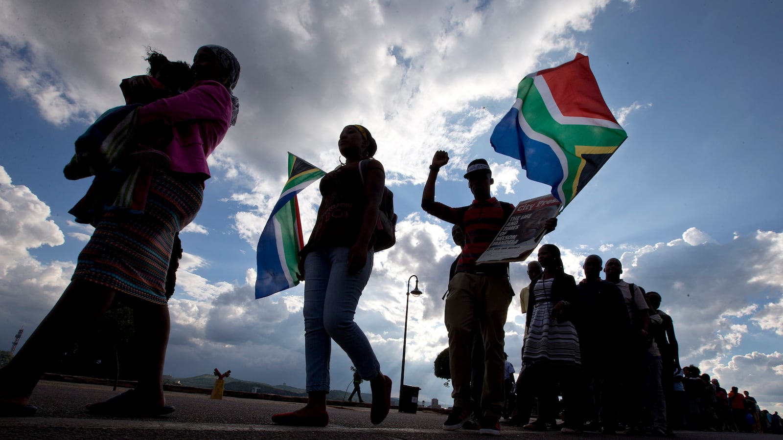 galleries/2013/12/10/mourning-nelson-mandela-photos/131212-mourning-update-1_ssfjhb